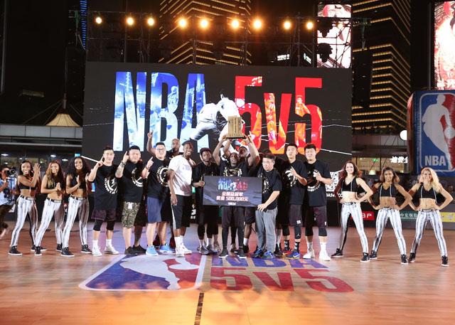 球迷们的承 球迷们的承